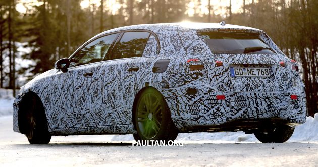 全新 Mercedes-Benz A-Class 雪地测试谍照,明年问世。
