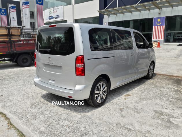 Peugeot Traveller 无伪装现身在展销中心外,要来了?!