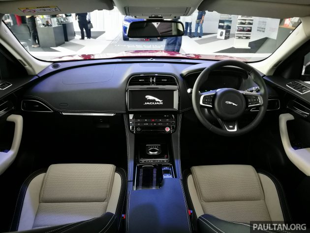 价格低于50万,Jaguar F-Pace 2.0L Ingenium 本地预览