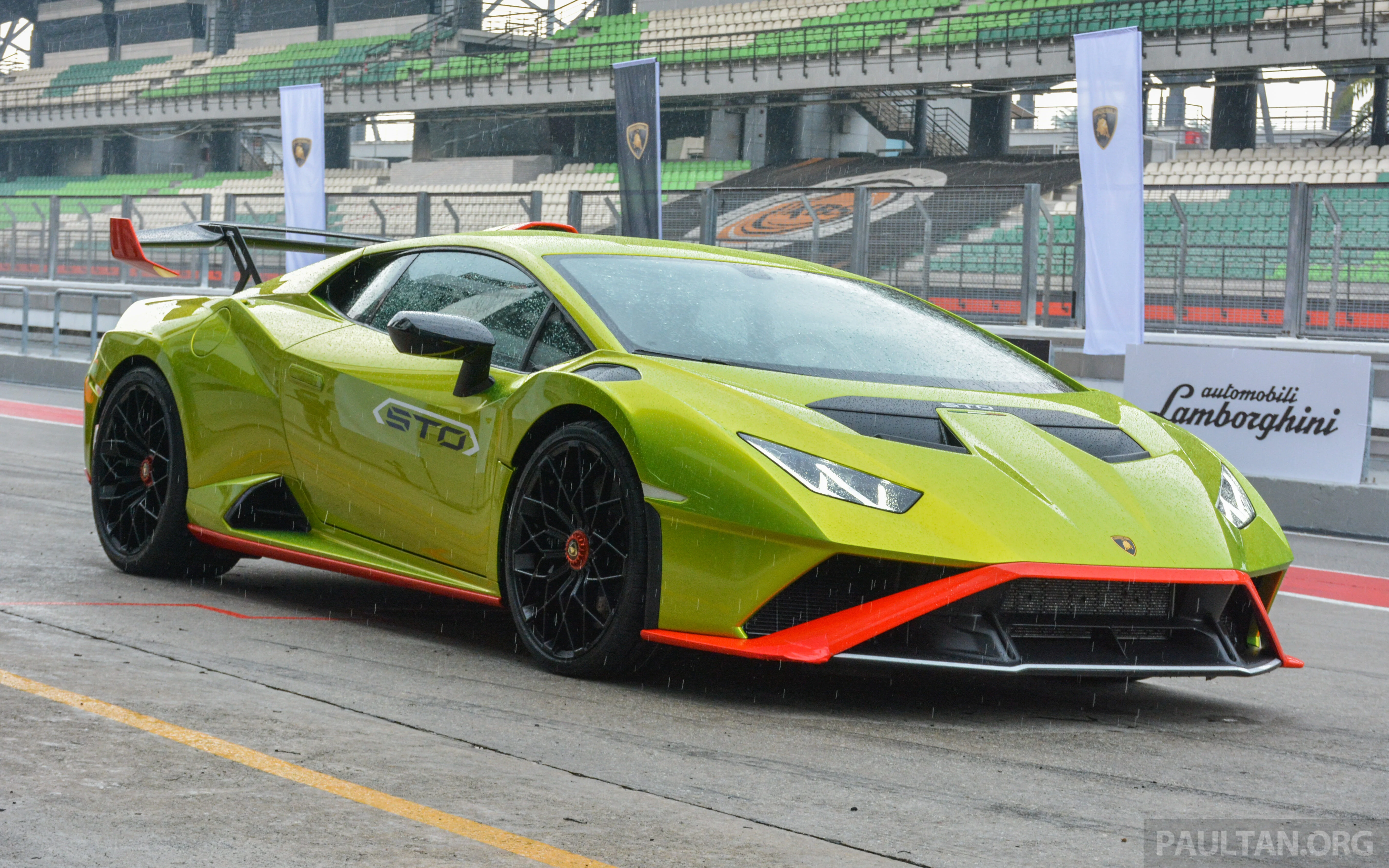 大马传奇羽球名宿李宗伟名下的 Lamborghini Huracán STO 在大道失控撞防护栏,网传报案书证实非本人驾驶