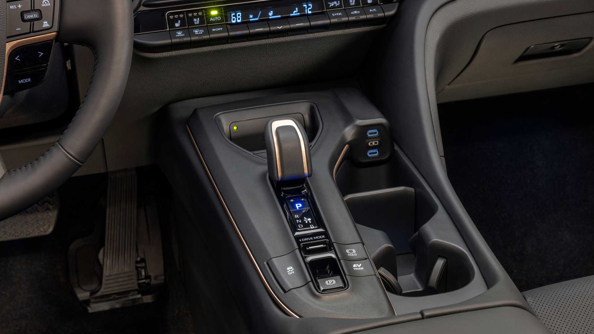 阔别多年回归!第十六代 Toyota Crown 跨界版全球首发!Sedan、SUV 等概念车齐登场;Crown 重新定位成子品牌