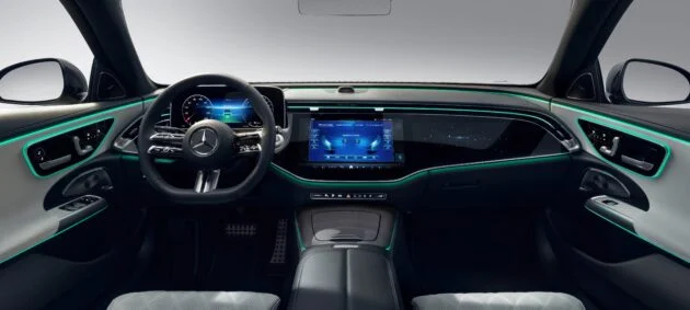 W214 Mercedes-Benz E-Class 内装照发布, 三大荧幕组成