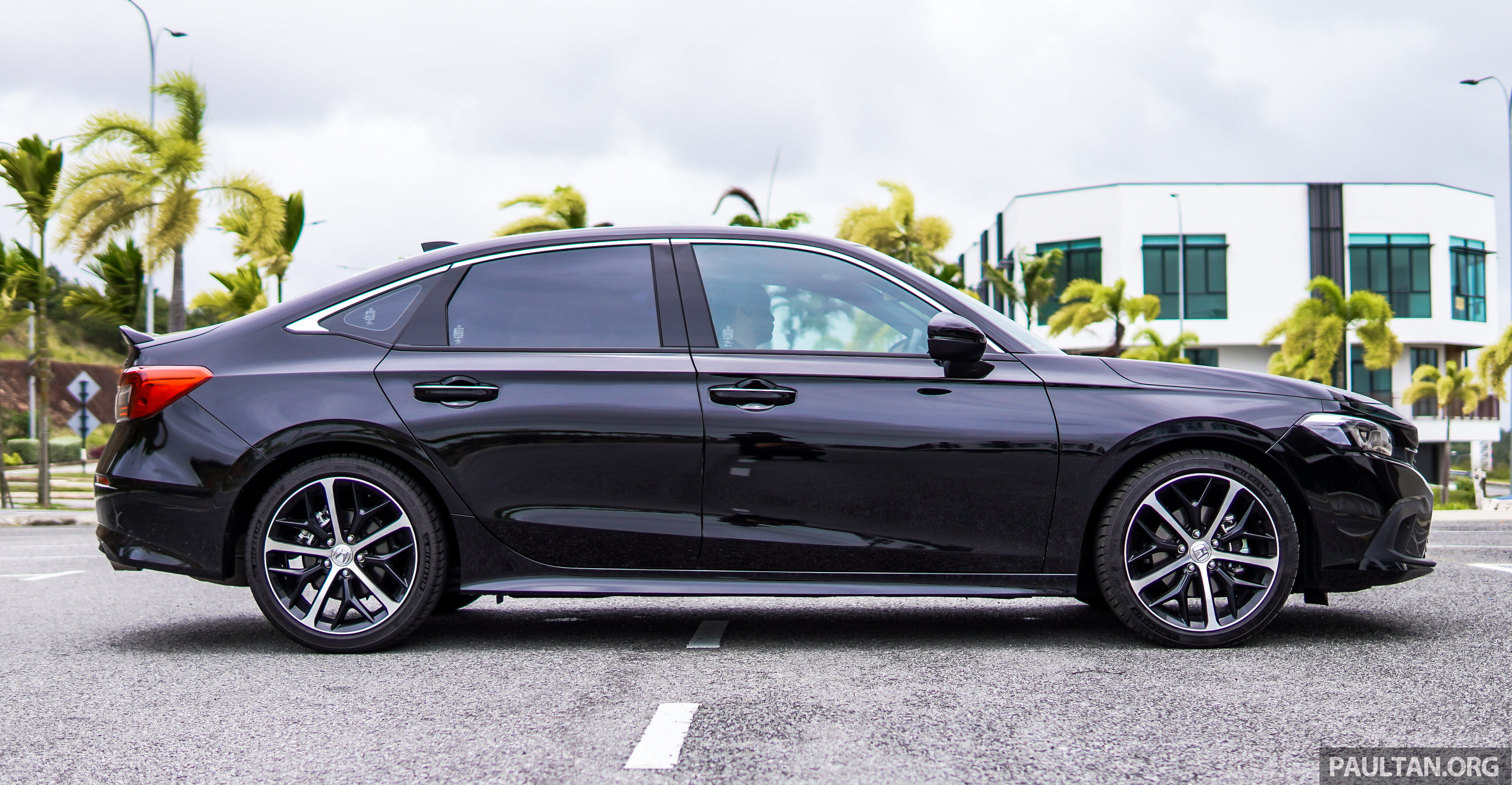 试驾:Honda Civic e:HEV RS 混动版!成熟外衣玩心犹在