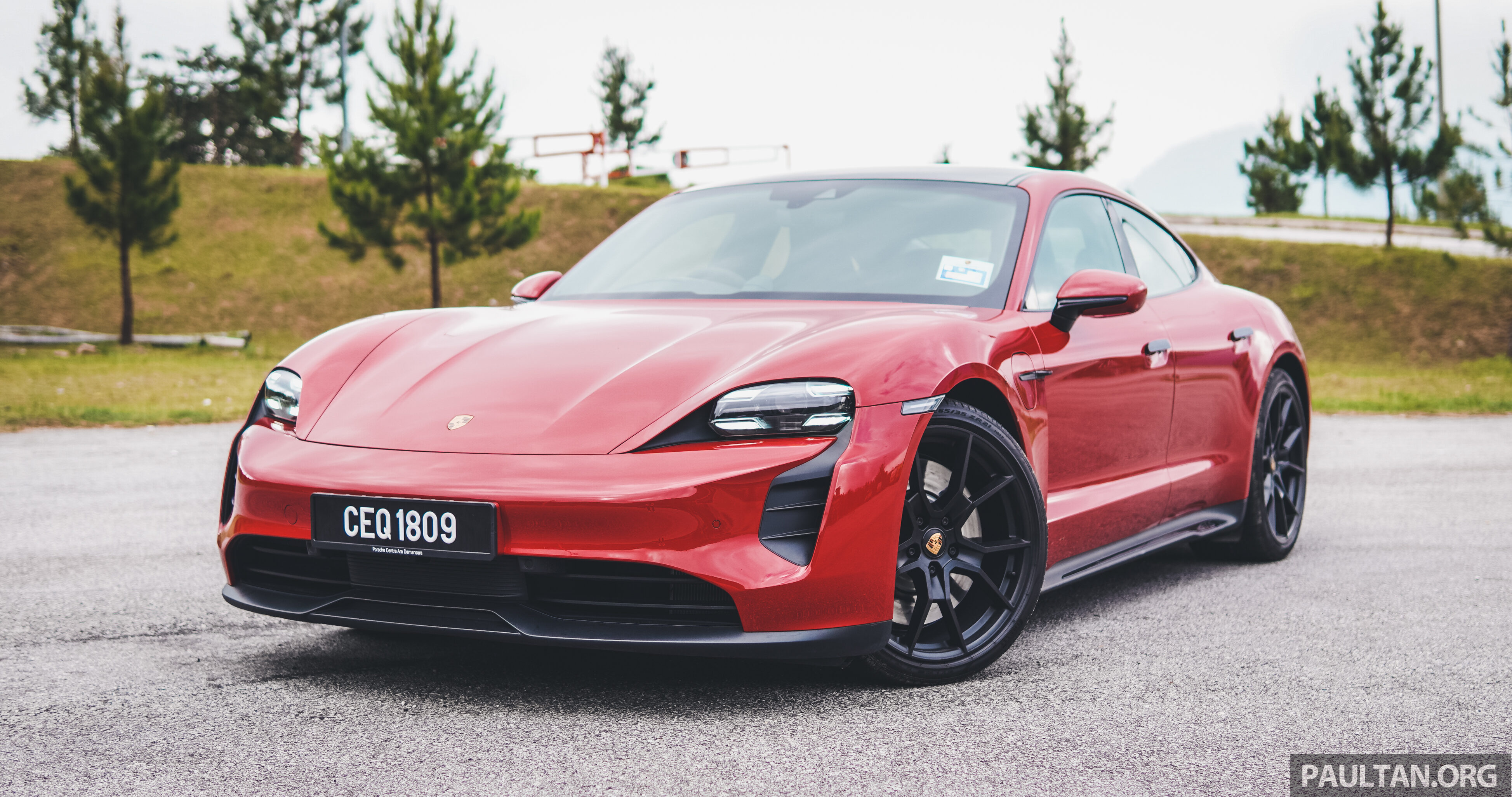 试驾：Porsche Taycan GTS！体验真正风驰“电”掣的快感