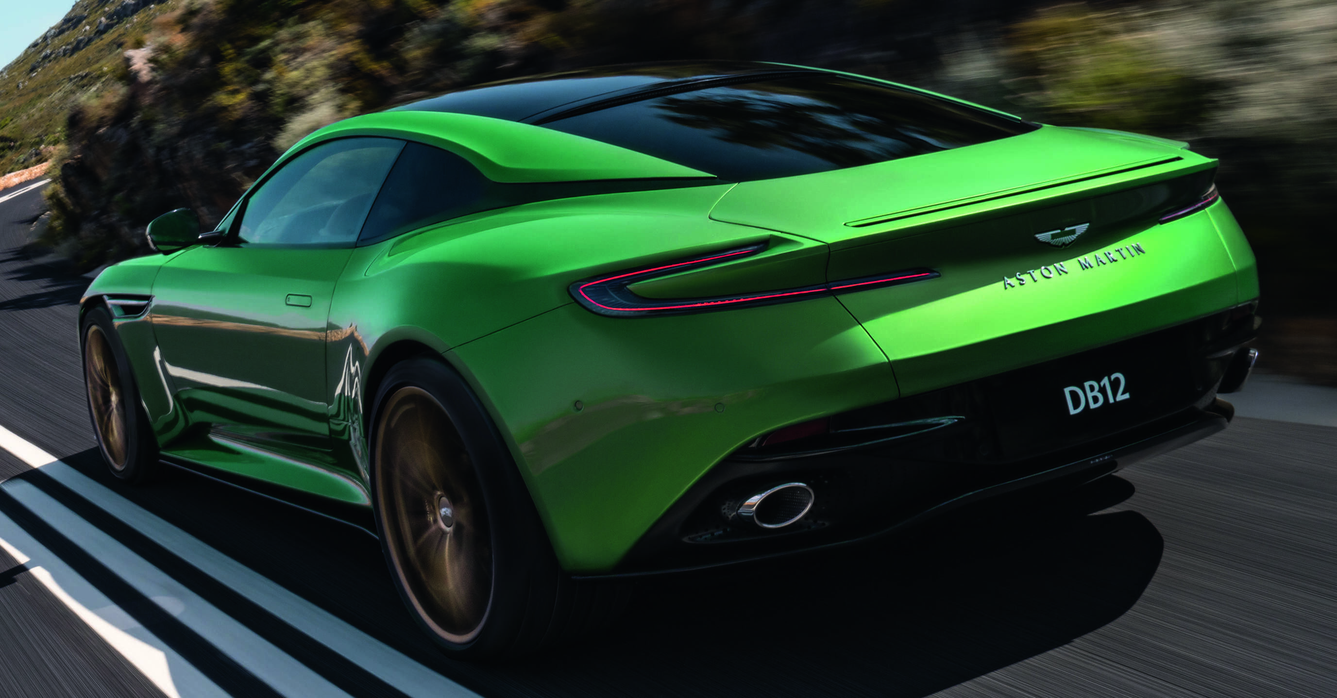 DB11 的继任者,全新 Aston Martin DB12 登场!搭载 4.0升V8双涡轮增压引擎,可榨出 680 PS/800 Nm 输出功率