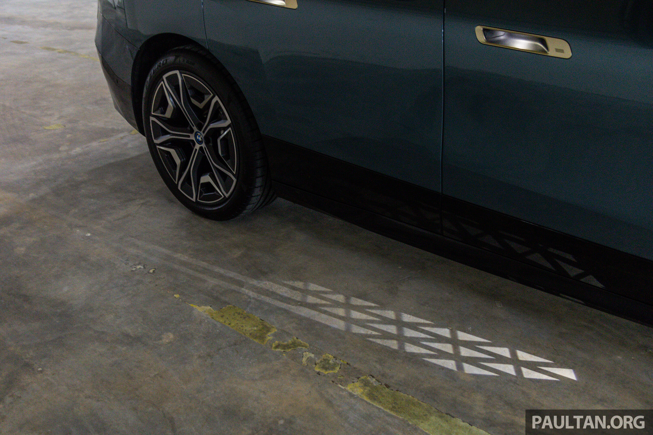 试驾:BMW iX xDrive50 Sport!简约但不简单的纯电旗舰