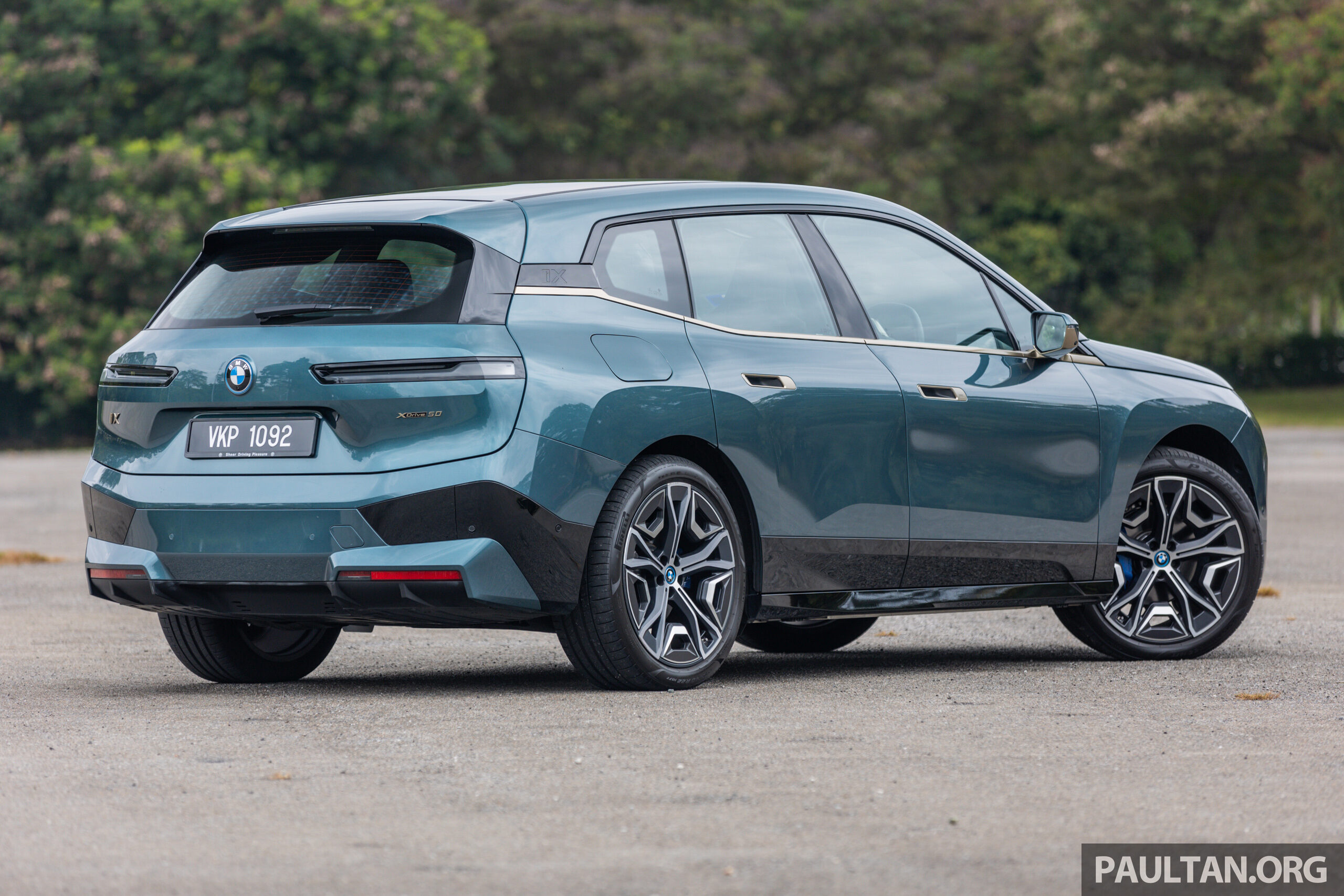 试驾:BMW iX xDrive50 Sport!简约但不简单的纯电旗舰