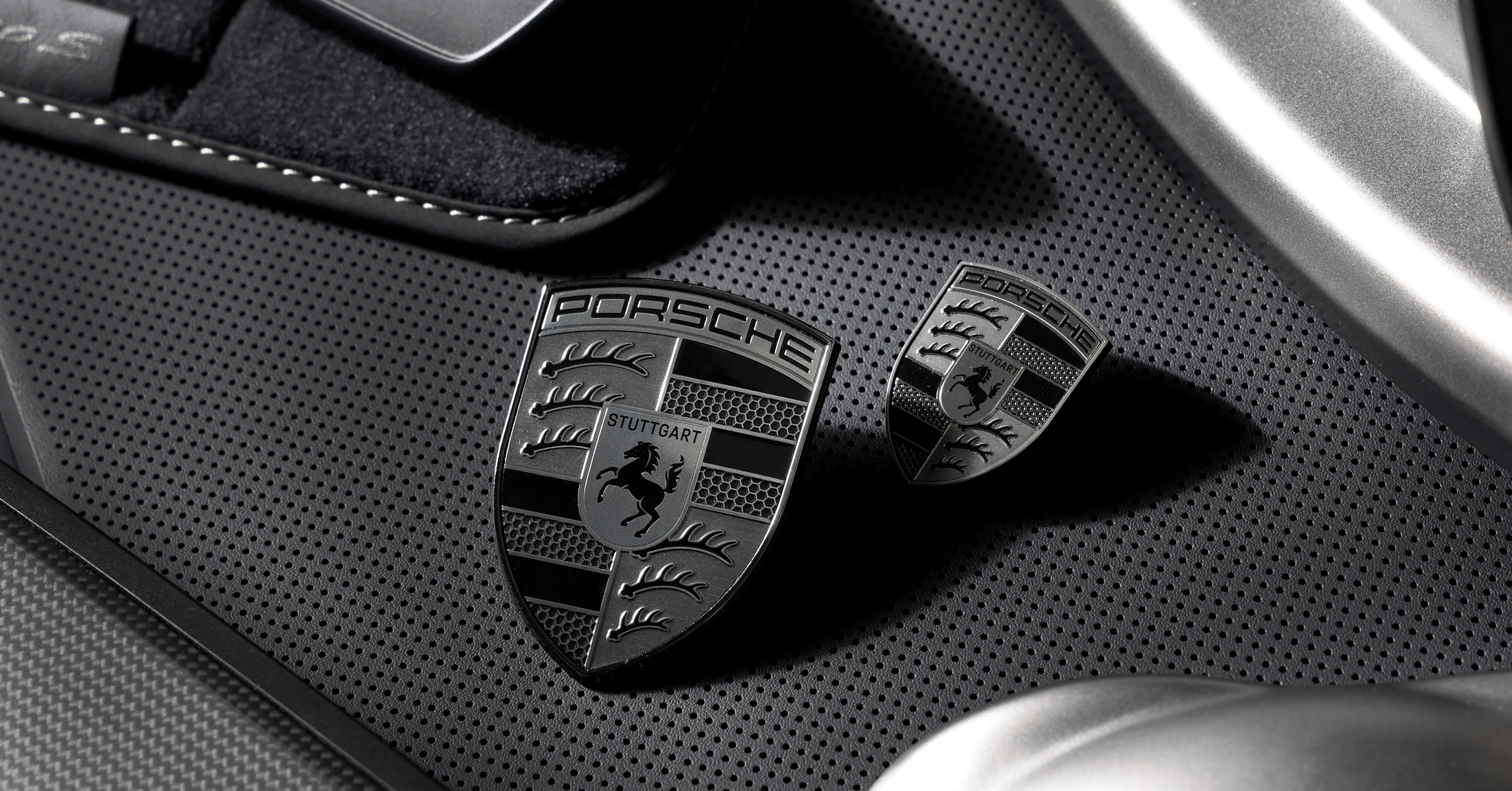 保时捷旗下所有 Turbo 车型未来将采用全新 Turbonite 灰色调专属厂标!全新一代 Porsche Panamera 将引领首搭