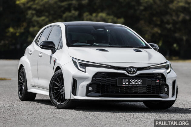 新车实拍: Toyota GR Corolla, 手排掀背钢炮, 售价35.5万
