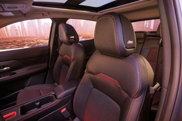 2025 Nissan Kicks 大改款北美首发, 全新外观与内装, 空间比上一代更大, 改用新2.0L四缸自然进气引擎, 有四驱版可选