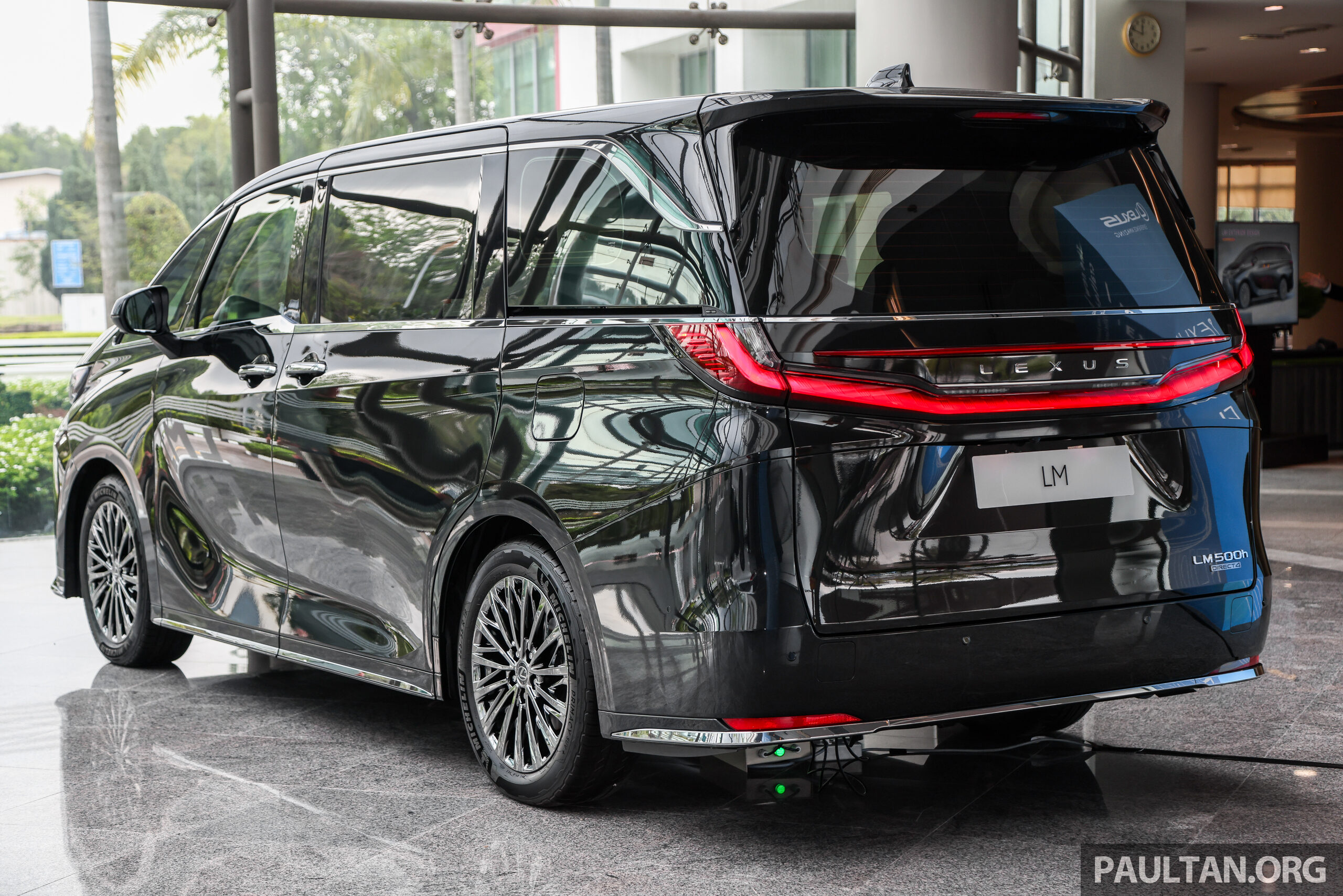 全新第二代 2024 Lexus LM 本地正式推出!提供 LM500h 四人座和 LM350h 七人座两种版本,售价RM1,228,000起