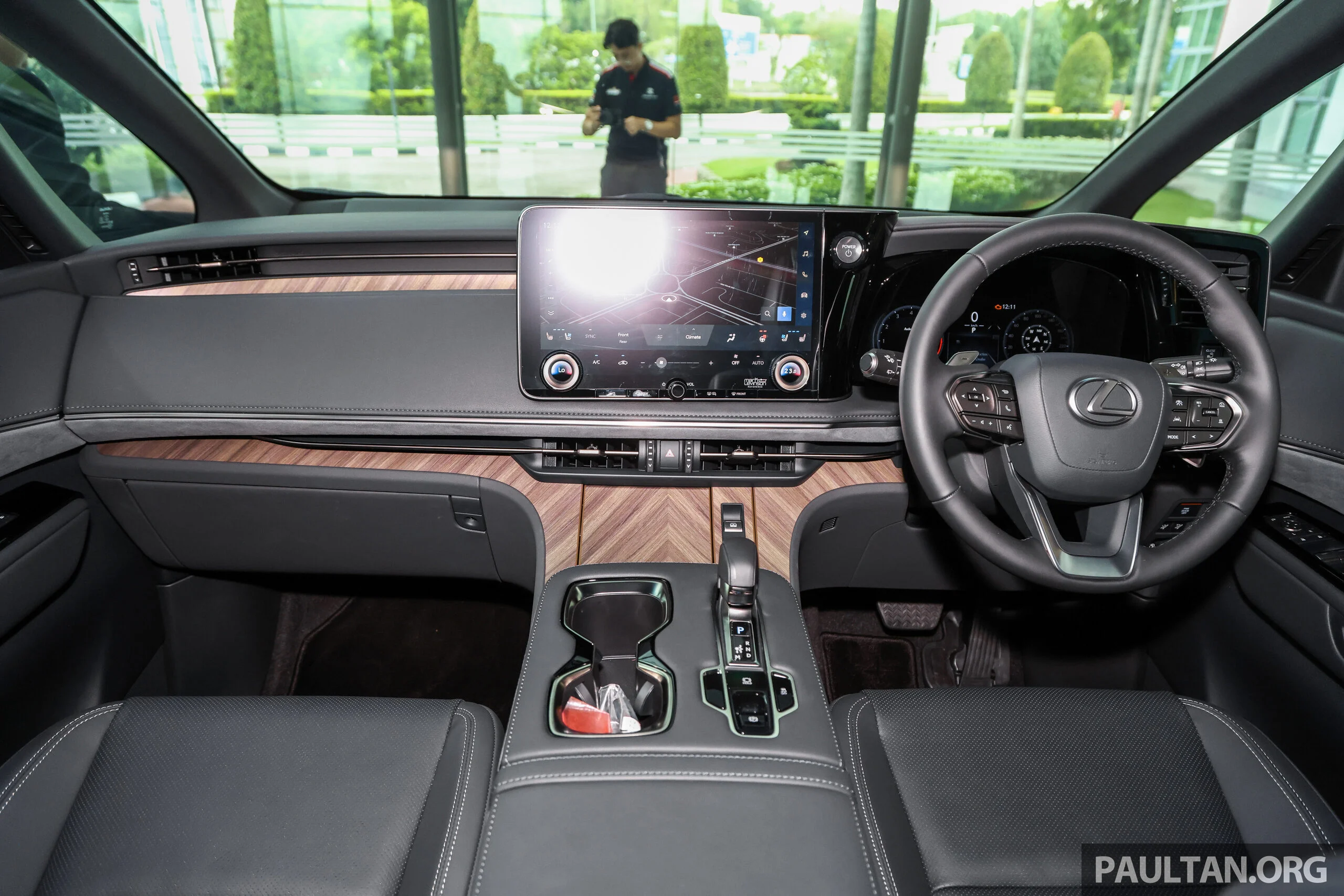 全新第二代 2024 Lexus LM 本地正式推出!提供 LM500h 四人座和 LM350h 七人座两种版本,售价RM1,228,000起