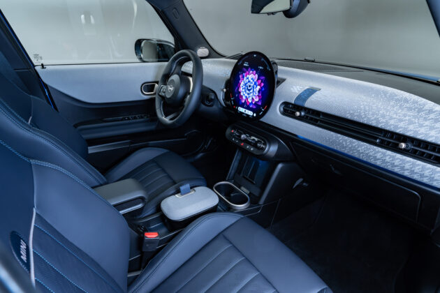 2024 MINI Cooper 5 Door 五门版大改款首发, 沿用旧底盘, 外型与内装大改, 搭载1.5L三缸或2.0L四缸涡轮汽油引擎