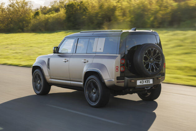 Land Rover Defender Octa 全球首发, 4.4L V8双涡轮引擎搭Mild Hybrid微型油电, 性能最强 Defender, 只需4秒破百