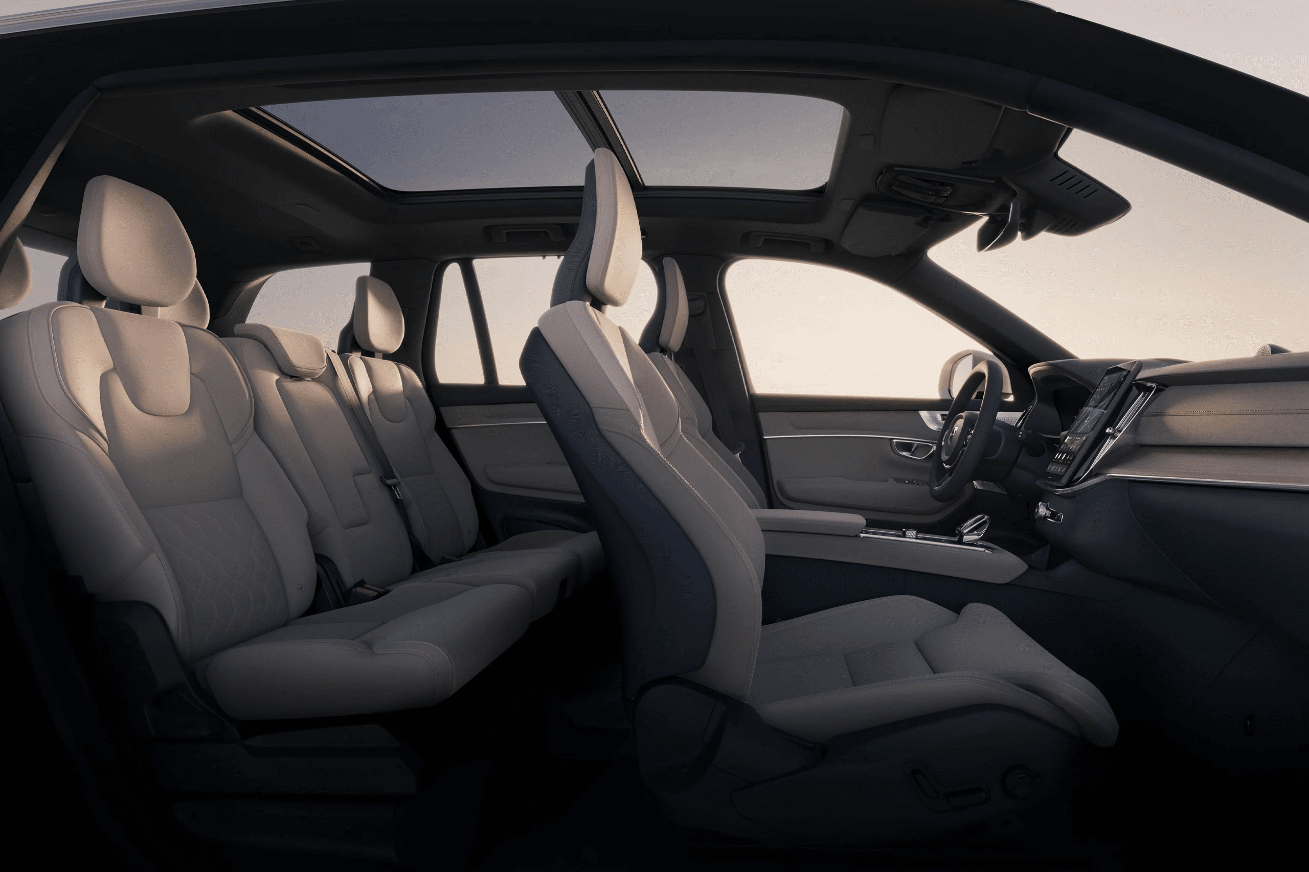 2025 Volvo XC90 小改款首发登场!继续搭载2.0升T8插混系统,最大输出功率达455 PS马力,70公里纯电续航里程