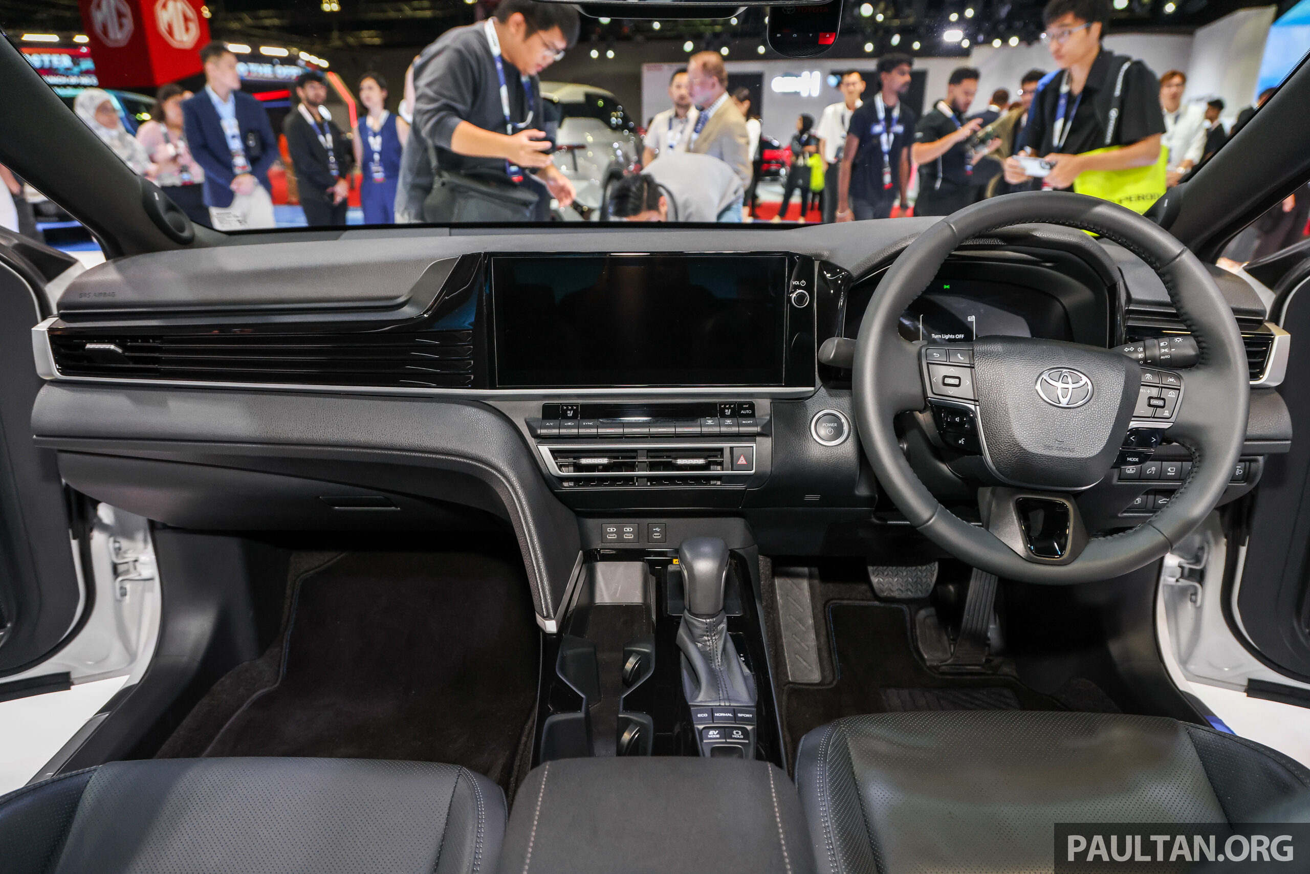 全新第九代 Toyota Camry XV80 正式于本地上市!只提供2.5L混动版,最大续航里程达1,250公里,售价RM248,800