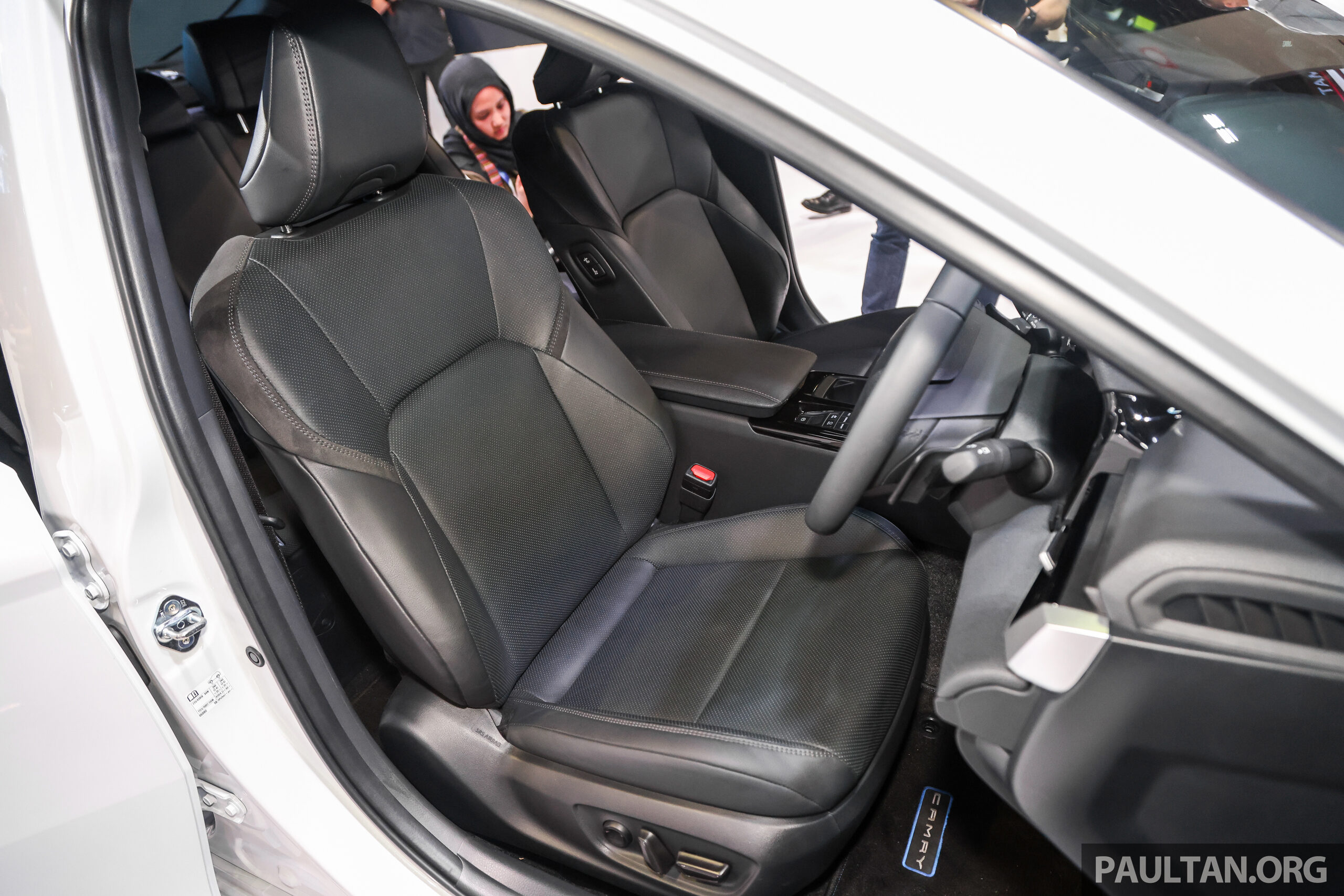 全新第九代 Toyota Camry XV80 正式于本地上市!只提供2.5L混动版,最大续航里程达1,250公里,售价RM248,800