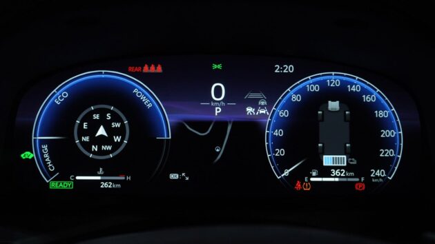 2025 Toyota Camry 2.5V 汽油版确认来马, 沿用2.5L四缸自然进气引擎+8AT变速箱, 售价22.2万, 比油电版便宜2.7万