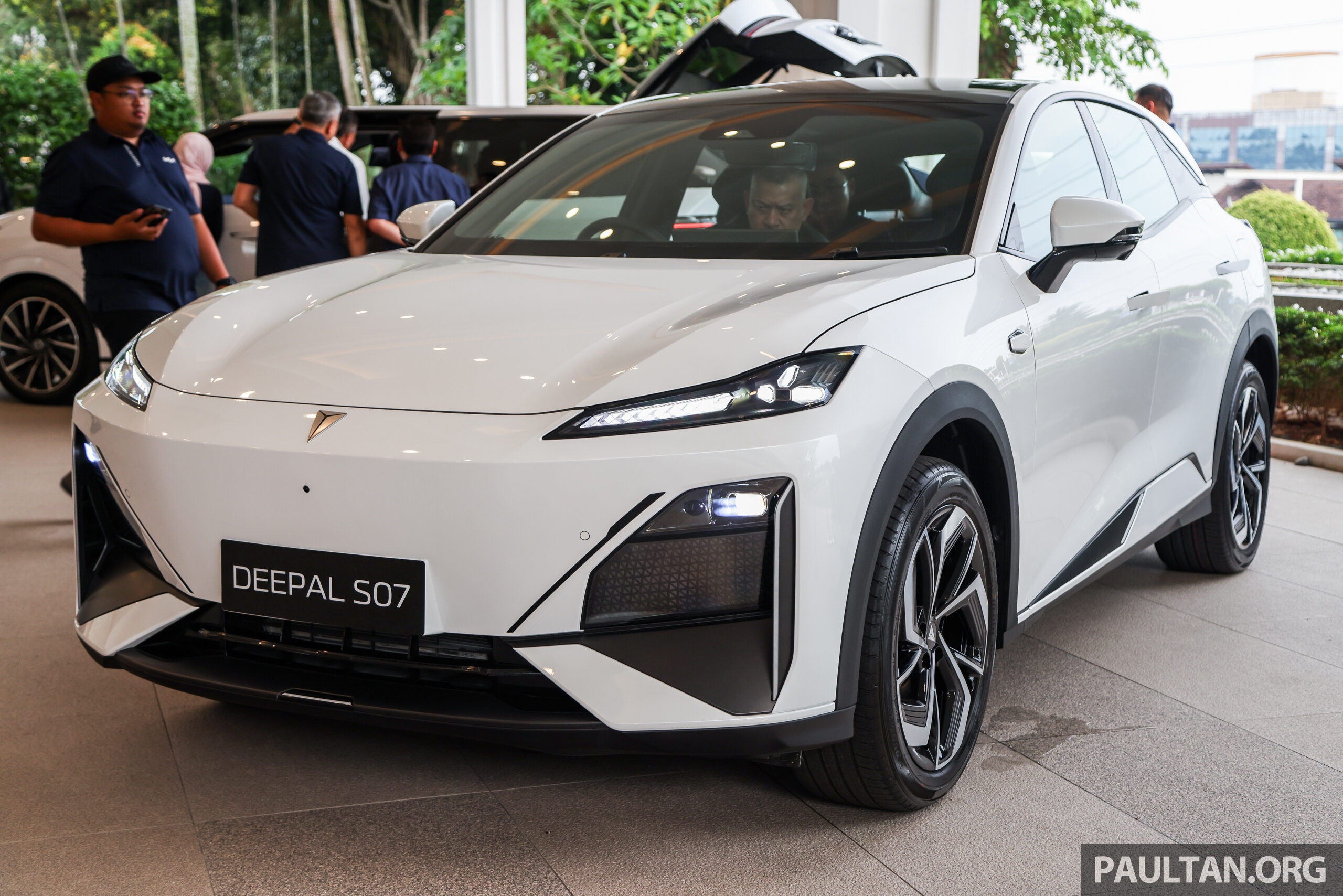 发布在即？深蓝 Deepal S07 本地亮相！475公里WLTP续航里程、258 PS马力；剑指 Tesla Model Y、比亚迪海狮