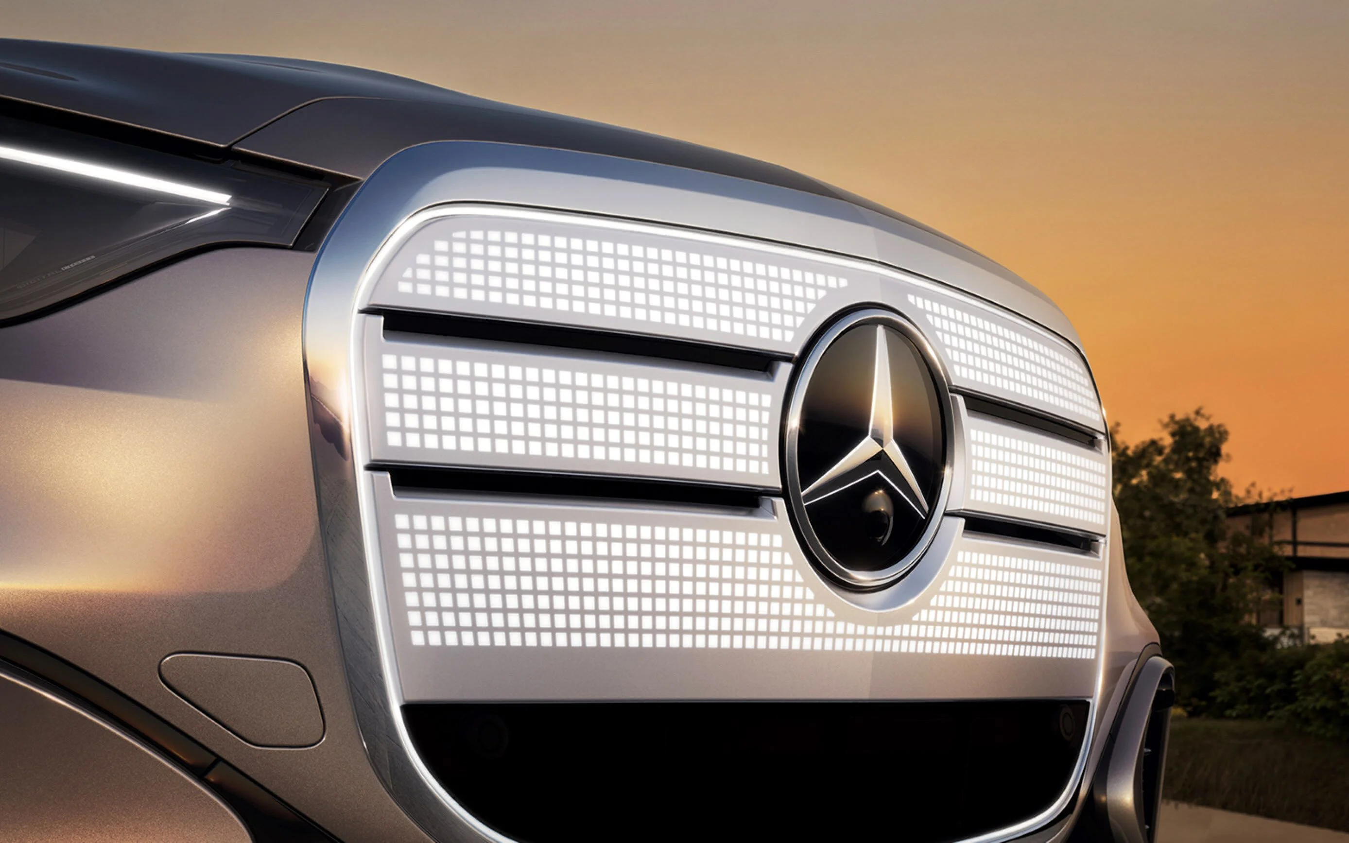 全新 Mercedes-Benz GLC EQ 纯电版预告释出!搭载可发光的像素风格中网,预示品牌未来设计方向;9月全球首发