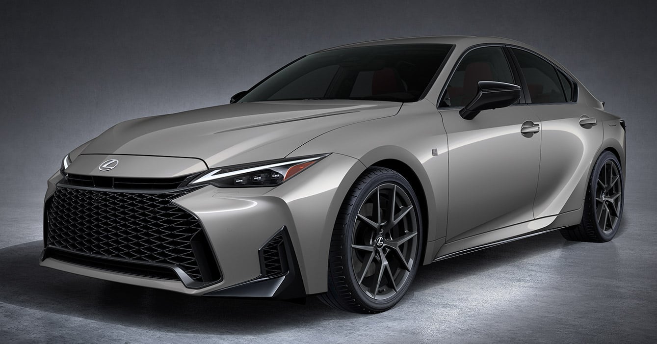 第三次中期小改款!2026 Lexus IS 首发登场!外型更张扬、内饰设计全面革新,续提供 IS 350、IS 300h 两种版本