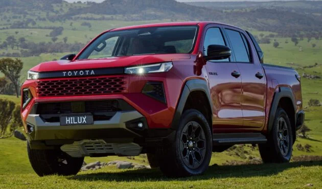 2026 Toyota Hilux 第九代改款泰国首发, 同时有柴油, 微型油电和纯电动版, 纯电版续航240公里, 当地售价9.9万令吉起