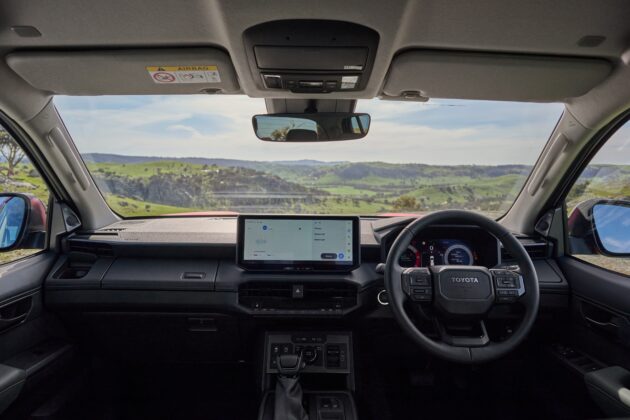 2026 Toyota Hilux 第九代改款泰国首发, 同时有柴油, 微型油电和纯电动版, 纯电版续航240公里, 当地售价9.9万令吉起