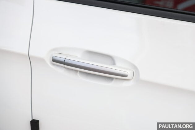 2026 Proton Saga Standard 完整实拍+配备解析, 没日行灯, 没Keyless门把, 没屏幕主机, 售价3.9万全车系最便宜