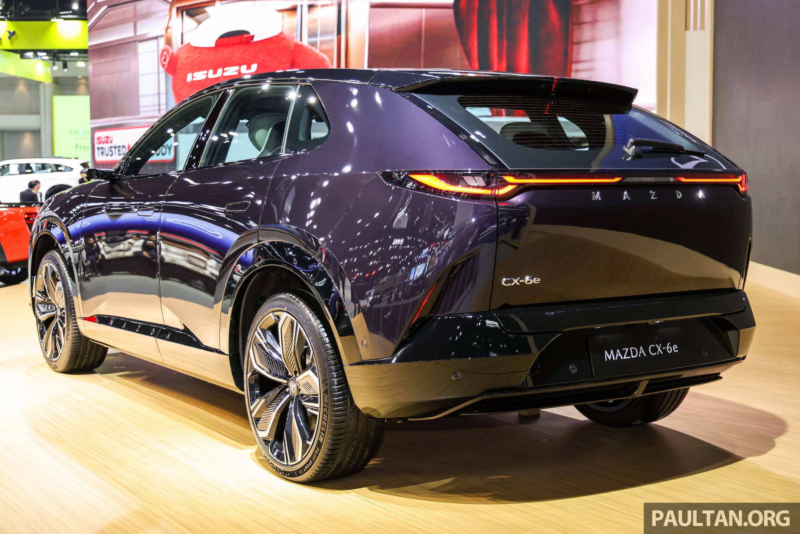 Mazda CX-6e 曼谷车展亮相!品牌第二款基于长安深蓝打造的纯电SUV,484公里WLTP续航;剑指 Tesla Model Y