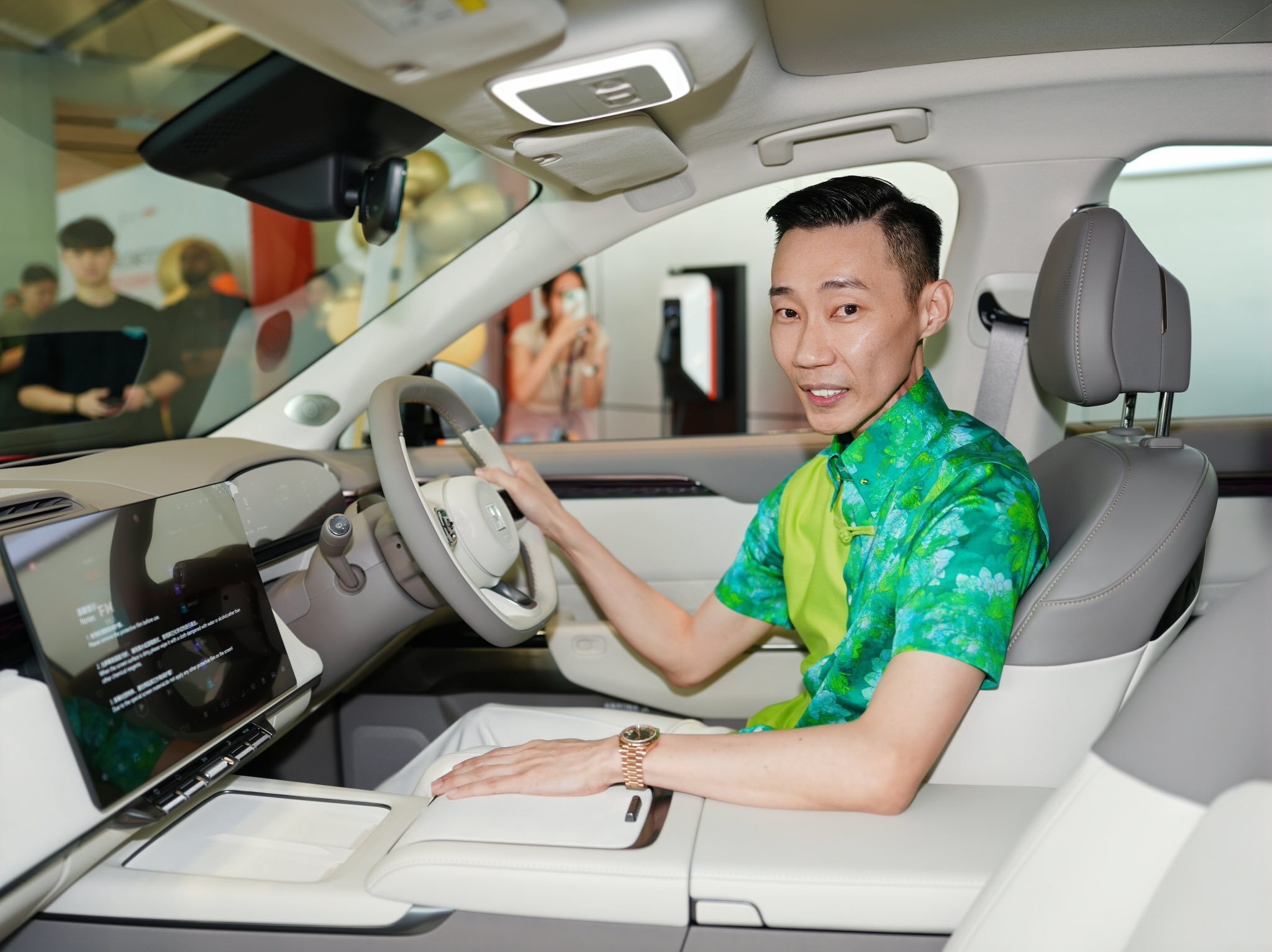 极氪再迎名人车主!大马羽球传奇李宗伟喜提 Zeekr 7X