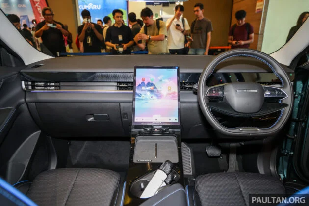 Jaecoo J5 EV 本地开启预购, 7.7秒破百, 续航里程可达402公里, 28分钟30%充电至80%, 宠物友善认证, 预估价12.5万