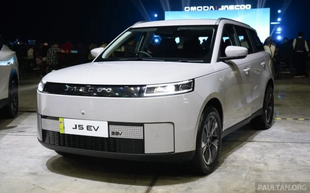 Jaecoo J5 EV 本地开启预购, 7.7秒破百, 续航里程可达402公里, 28分钟30%充电至80%, 宠物友善认证, 预估价12.5万