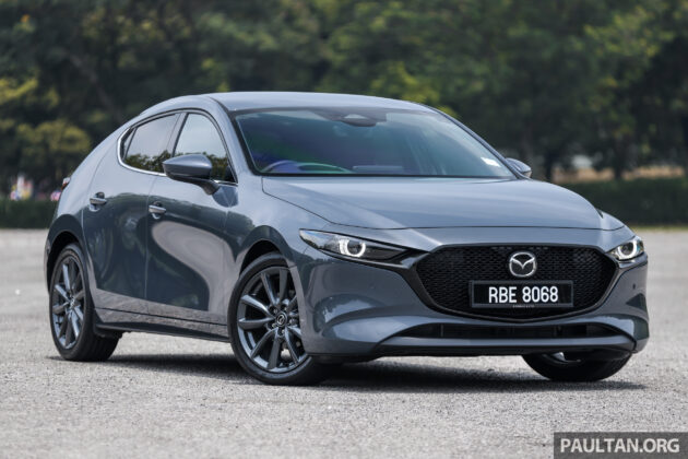 2026 Mazda 3 1.5L High Plus 新车实拍, 同时有五门掀背与四门版本, 搭载1.5L引擎但配备与2.0L车型看齐, 售价RM120,620
