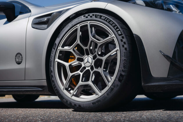 Mercedes-AMG CLE 646 Spezialanfertigung 登场！4.0L V8双涡轮引擎回归、646 PS、纯后驱设定；全球限量30辆