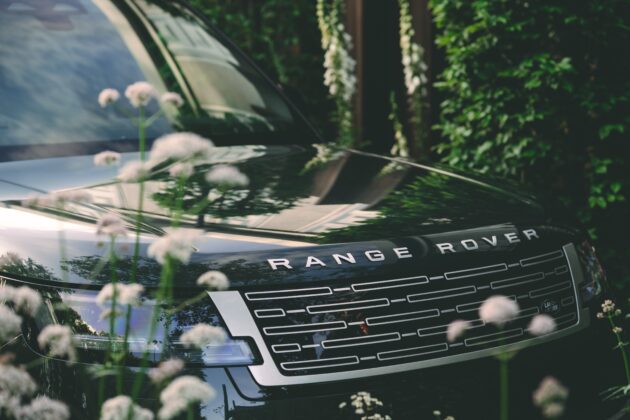 中国市场失利+美关税大棒, Jaguar Land Rover 将裁4,000人