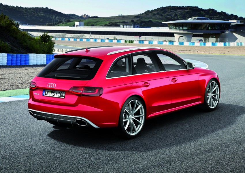 Audi RS4 Avant – a 450 hp wagon wet dream 122694
