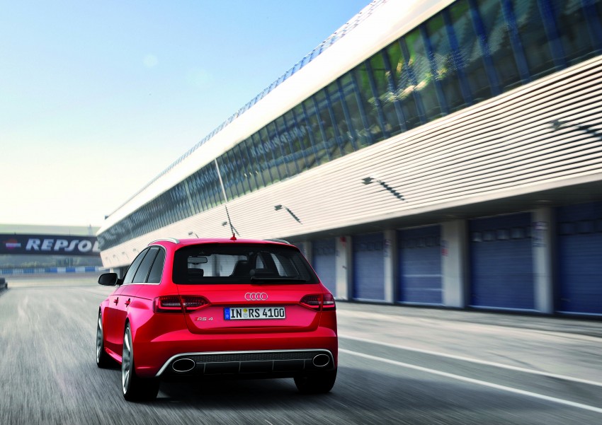 Audi RS4 Avant – a 450 hp wagon wet dream 122699