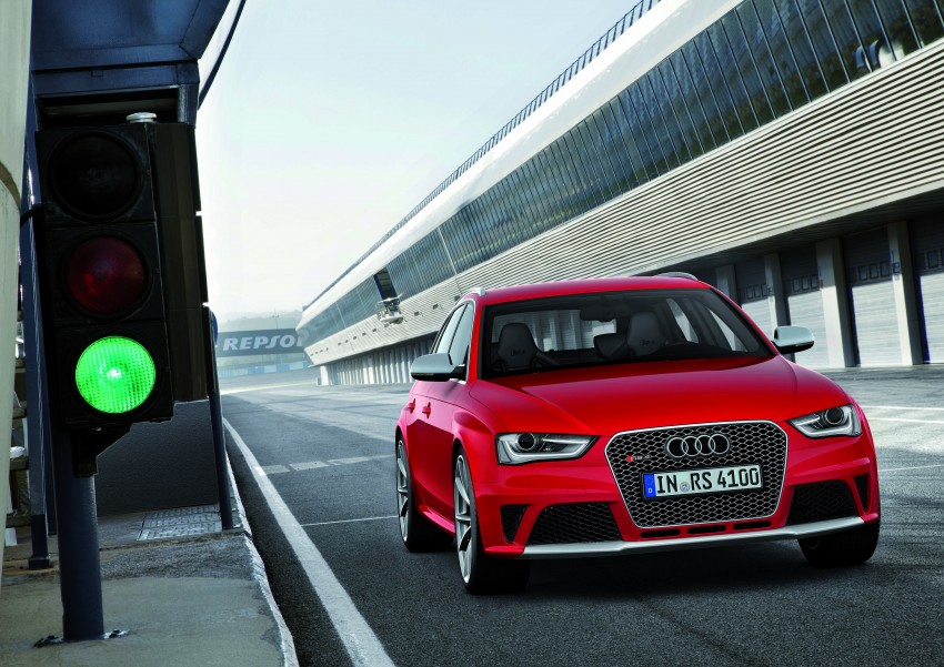 Audi RS4 Avant – a 450 hp wagon wet dream 122700