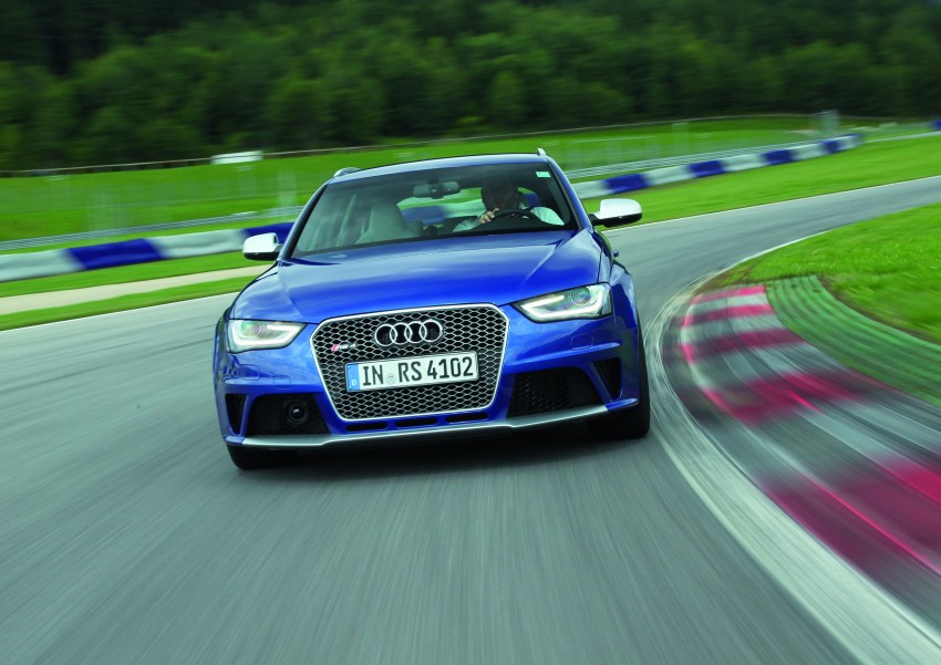 Audi RS4 Avant – a 450 hp wagon wet dream 122709