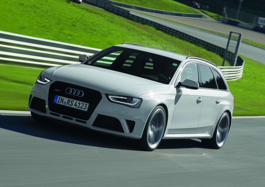 Audi RS4 Avant – a 450 hp wagon wet dream 122737