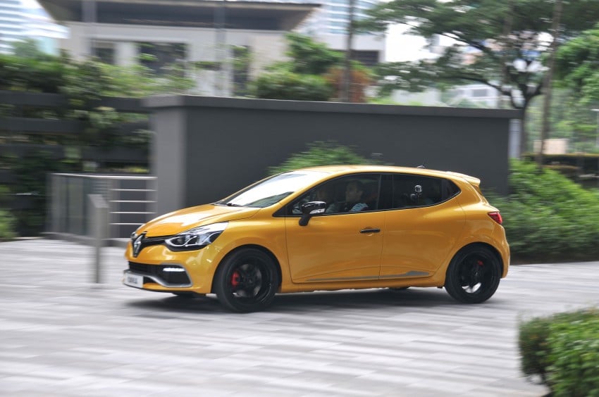 Renault Clio RS 200 EDC makes its Asian debut in KL, presented by the Williams Formula One racing drivers 162832