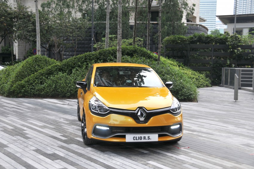 Renault Clio RS 200 EDC makes its Asian debut in KL, presented by the Williams Formula One racing drivers 162833