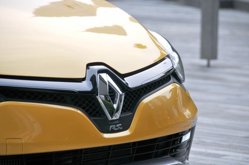 Renault Clio RS 200 EDC makes its Asian debut in KL, presented by the Williams Formula One racing drivers 162835