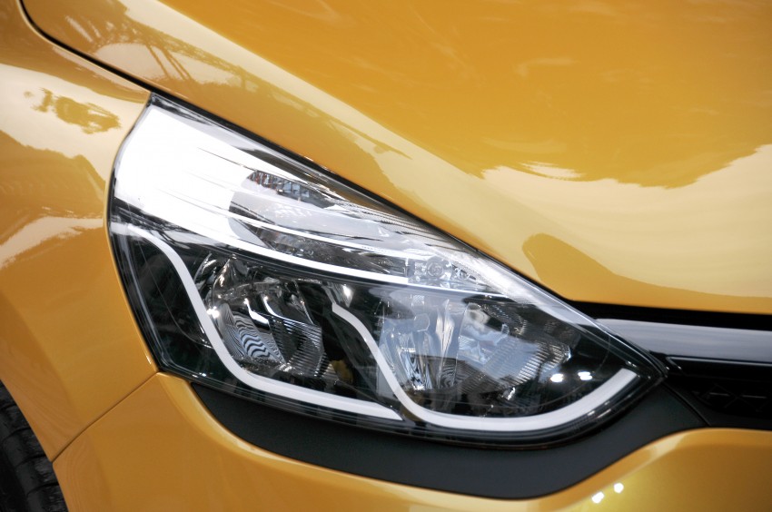 Renault Clio RS 200 EDC makes its Asian debut in KL, presented by the Williams Formula One racing drivers 162842