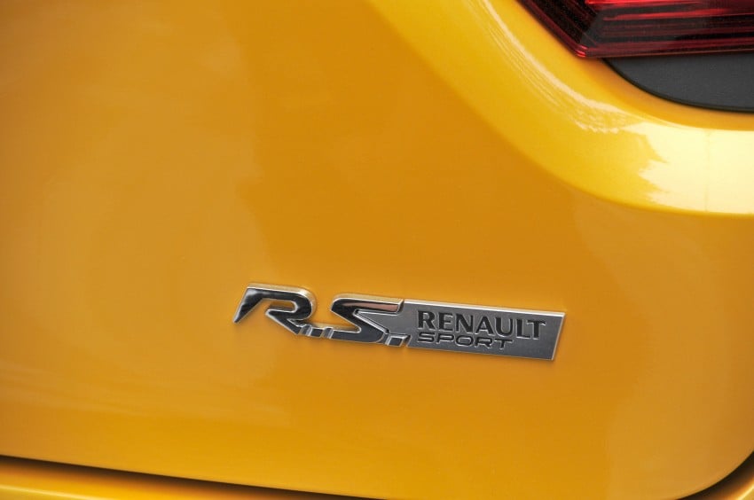 Renault Clio RS 200 EDC makes its Asian debut in KL, presented by the Williams Formula One racing drivers 162852