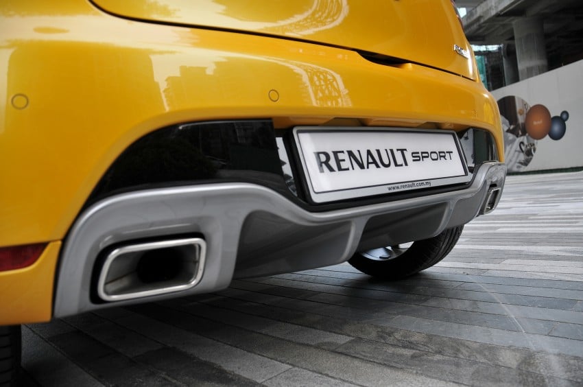 Renault Clio RS 200 EDC makes its Asian debut in KL, presented by the Williams Formula One racing drivers 162853