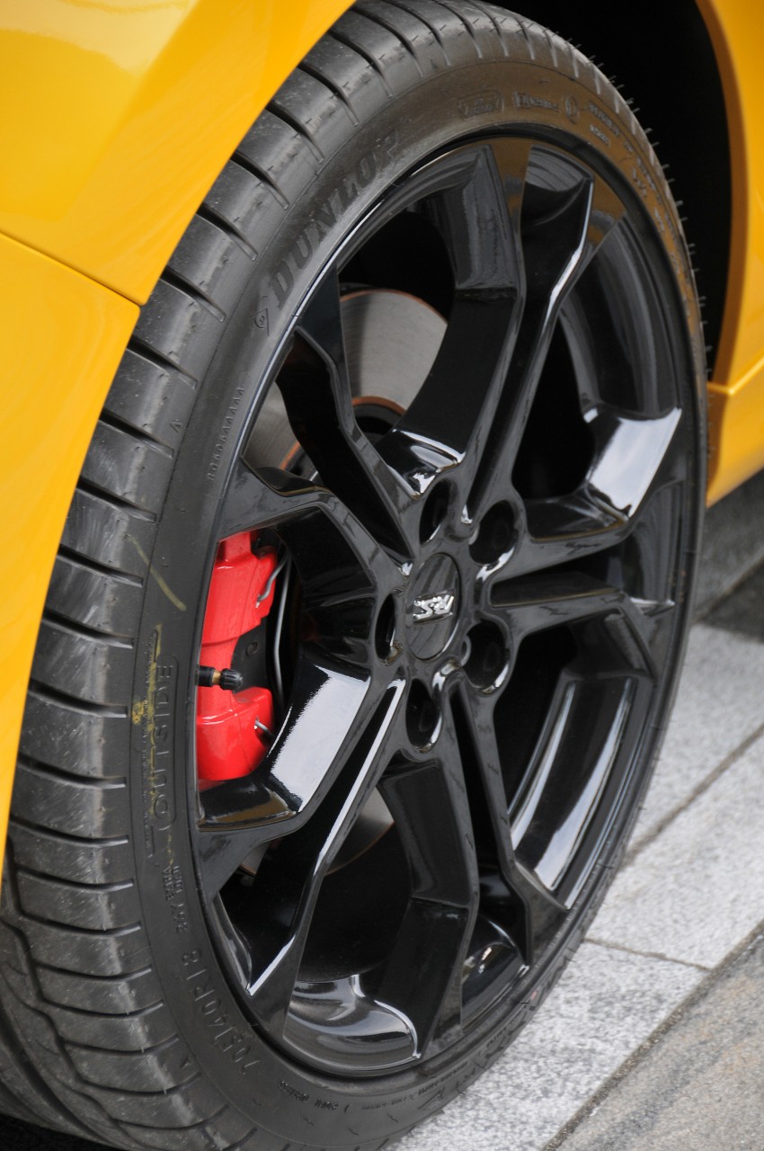 Renault Clio RS 200 EDC makes its Asian debut in KL, presented by the Williams Formula One racing drivers 162855