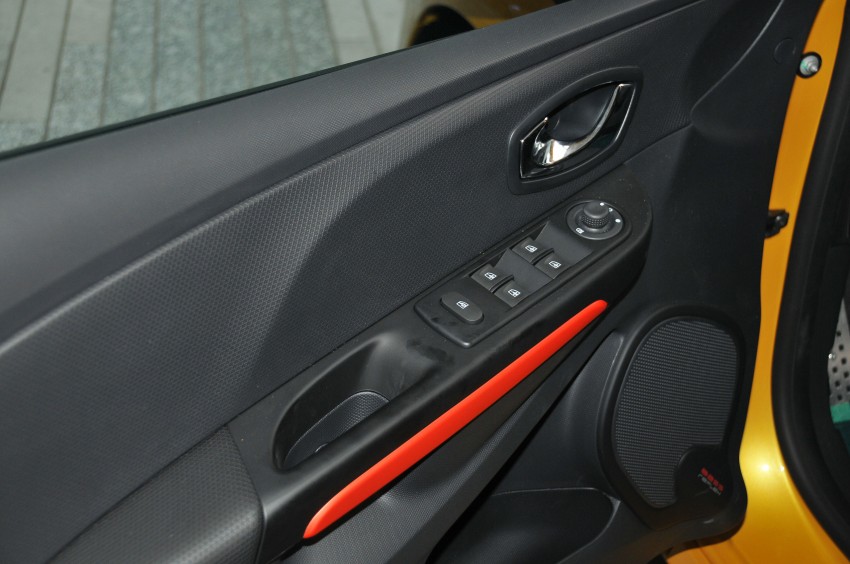 Renault Clio RS 200 EDC makes its Asian debut in KL, presented by the Williams Formula One racing drivers 162861