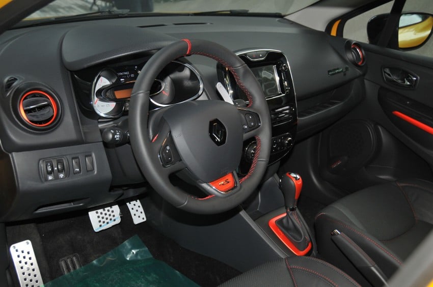 Renault Clio RS 200 EDC makes its Asian debut in KL, presented by the Williams Formula One racing drivers 162862