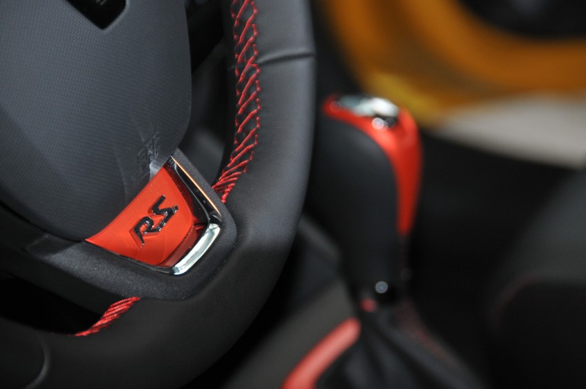 Renault Clio RS 200 EDC makes its Asian debut in KL, presented by the Williams Formula One racing drivers 162863